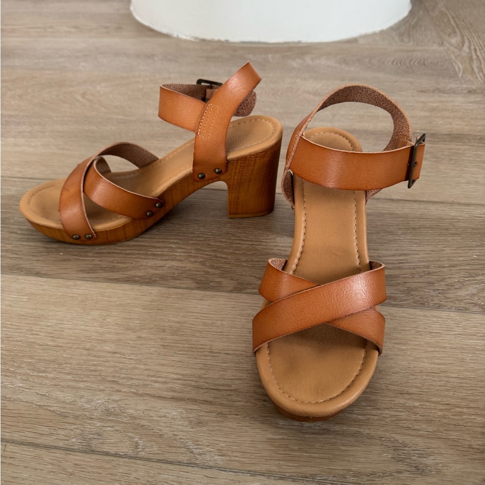 Women’s Size 10 Brown 3 1/2” Heel Sandals